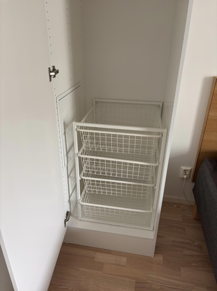 Contents of a fully furnished three-room apartment - see all photos for the full contents
