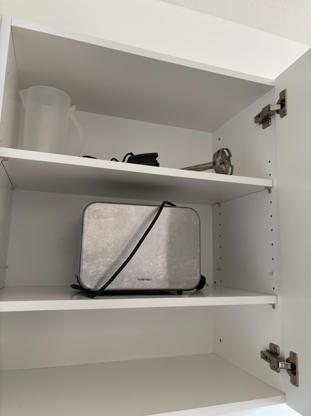 Contents of a fully furnished three-room apartment - see all photos for the full contents
