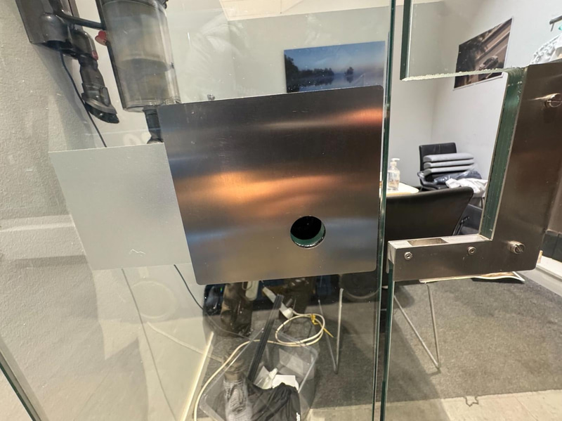 Glass partition with sliding door – 250 x 230 cm