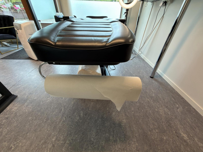 Behandlingsrum med elektrisk behandlingsstol m.m.