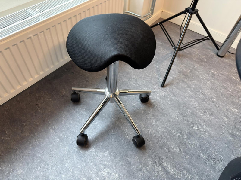 Behandlingsrum med elektrisk behandlingsstol m.m.