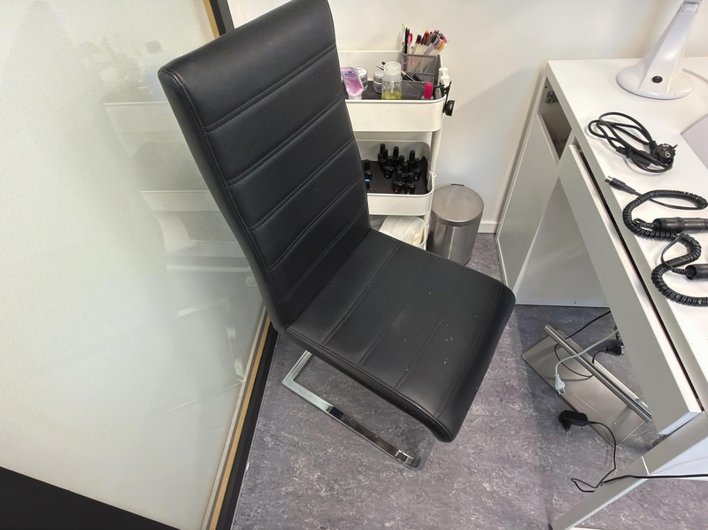 Nagelstation, AC, vägg-tv m.m.