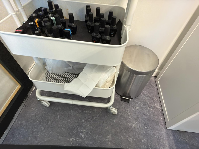 Nagelstation, AC, vägg-tv m.m.