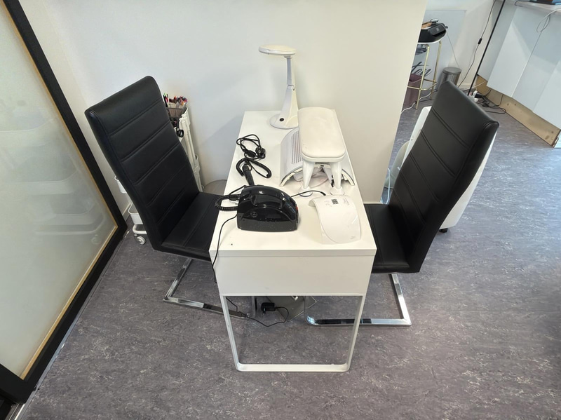 Nagelstation, AC, vägg-tv m.m.