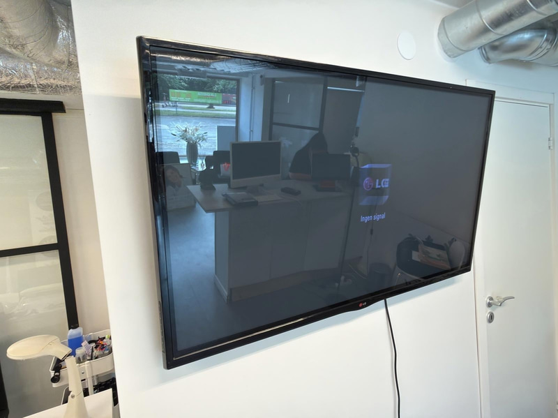 Nagelstation, AC, vägg-tv m.m.