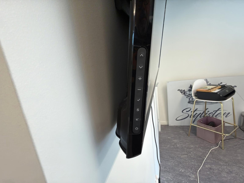 Nagelstation, AC, vägg-tv m.m.