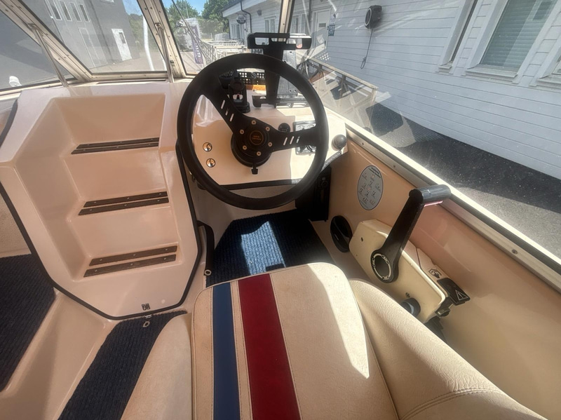 Motorbåt Ryds 530DC med Johnson 70 hk 2-takt. Längd: 5.3 m. -1988