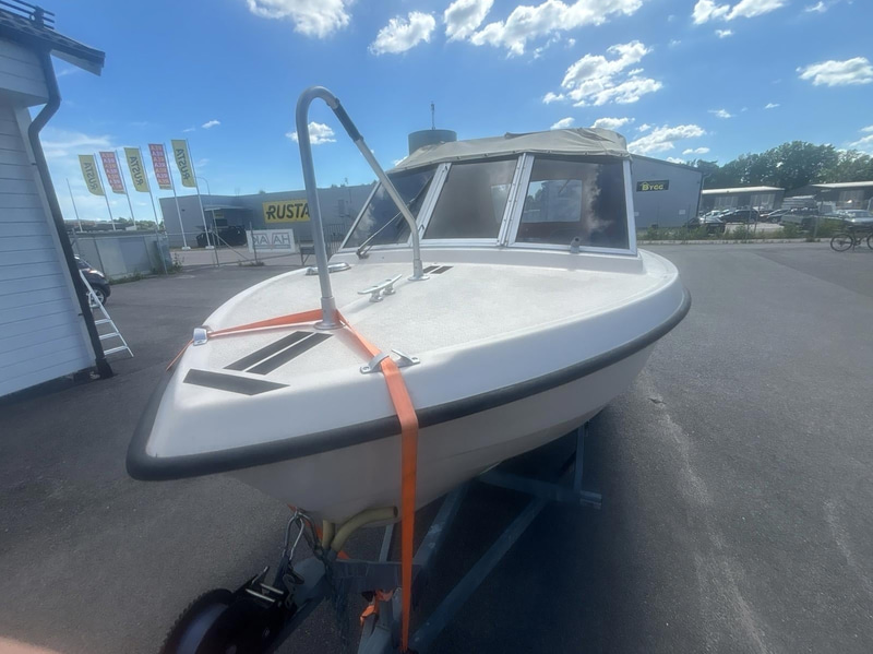 Motorbåt Ryds 530DC med Johnson 70 hk 2-takt. Längd: 5.3 m. -1988