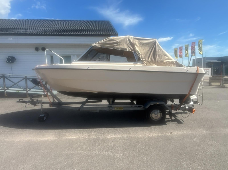 Motorbåt Ryds 530DC med Johnson 70 hk 2-takt. Längd: 5.3 m. -1988