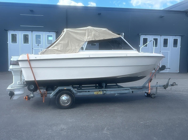 Motorbåt Ryds 530DC med Johnson 70 hk 2-takt. Längd: 5.3 m. -1988
