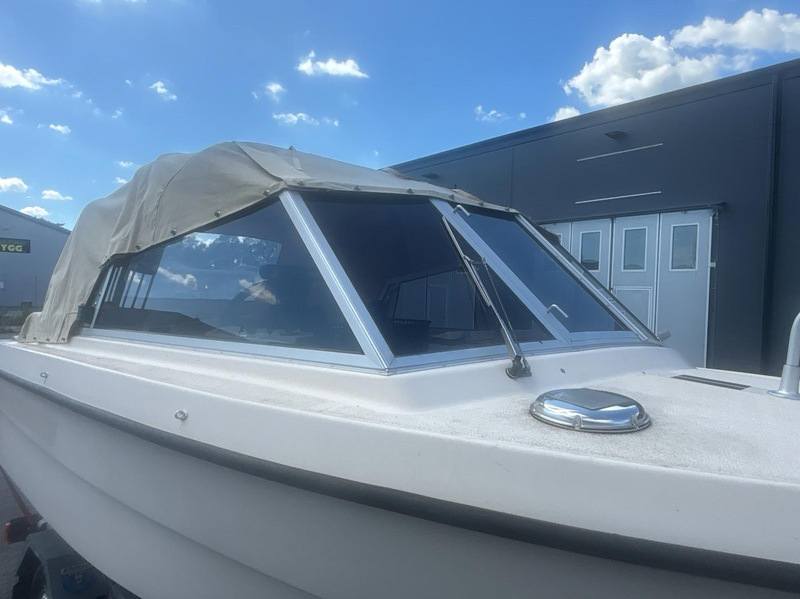 Motorbåt Ryds 530DC med Johnson 70 hk 2-takt. Längd: 5.3 m. -1988