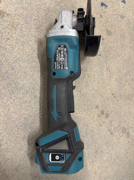 Tool lot, 4 Makita 18V angle grinders