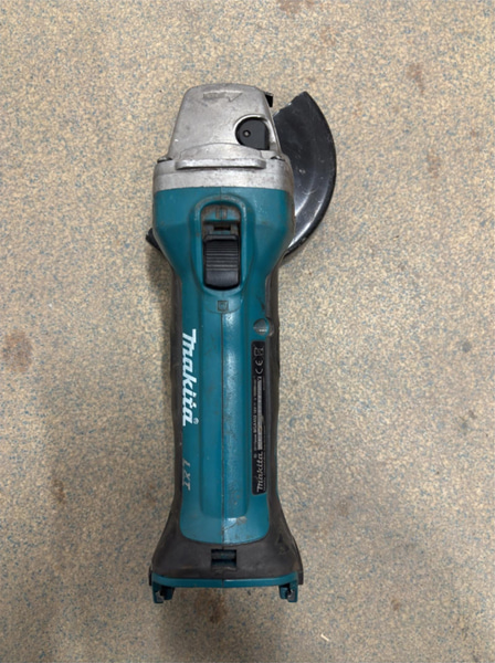 Tool lot, 4 Makita 18V angle grinders