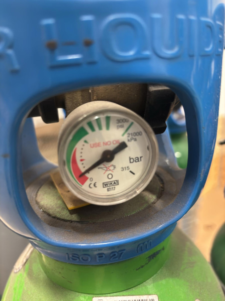 Gas cylinder