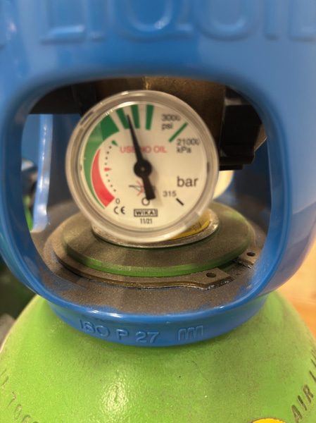 Gas cylinder