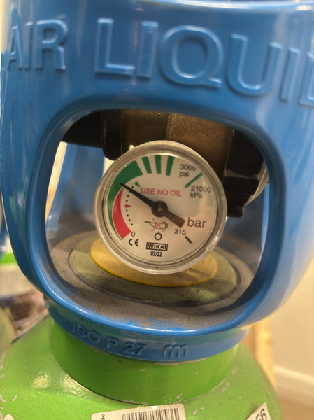 Gas cylinder