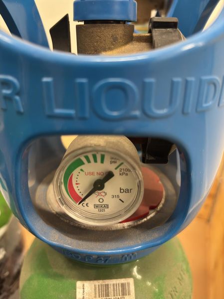 Gas cylinder