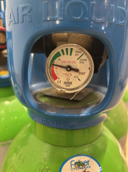 Gas cylinder