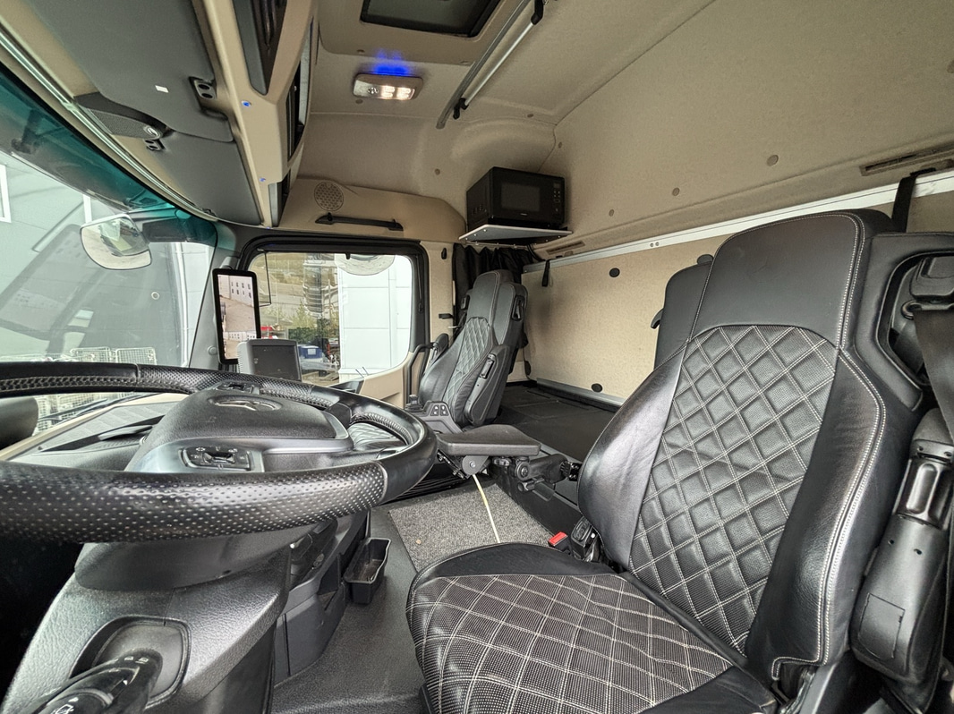 Hooklift truck Mercedes-Benz Actros 2853 -2020 | HIAB 21 tonnes