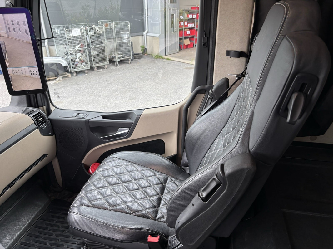Hooklift truck Mercedes-Benz Actros 2853 -2020 | HIAB 21 tonnes