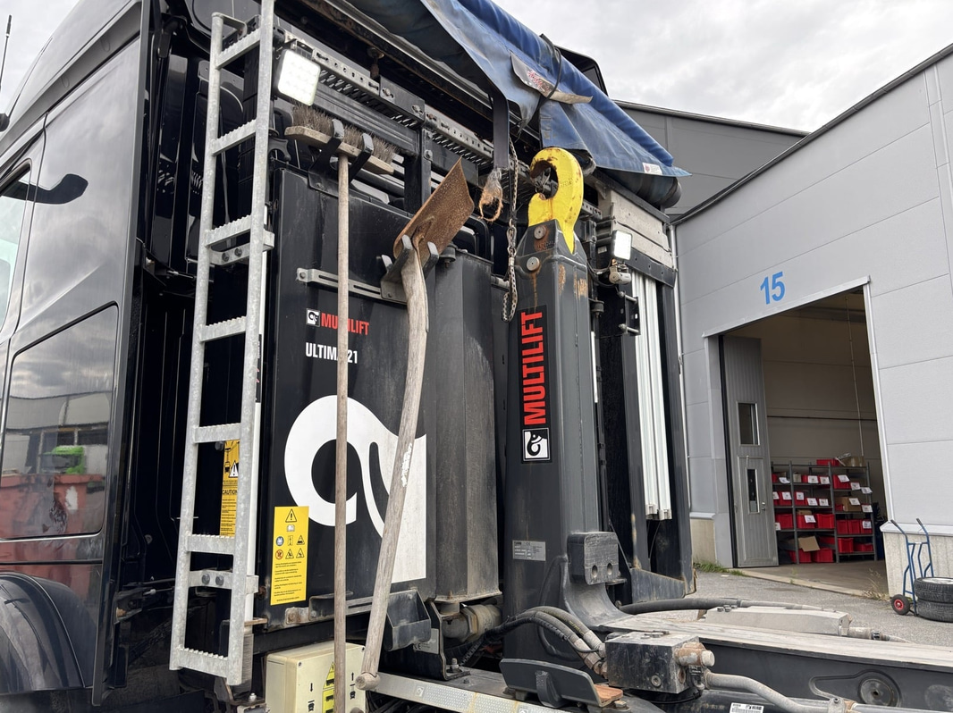 Hooklift truck Mercedes-Benz Actros 2853 -2020 | HIAB 21 tonnes