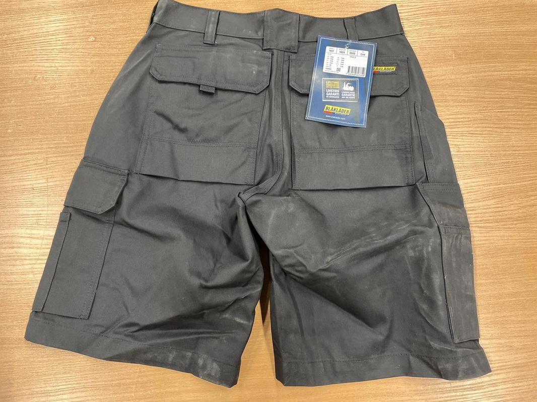 SHORTS BLK 1447-1800 SVART, STL. C44 OBS! SMUTSIGA
