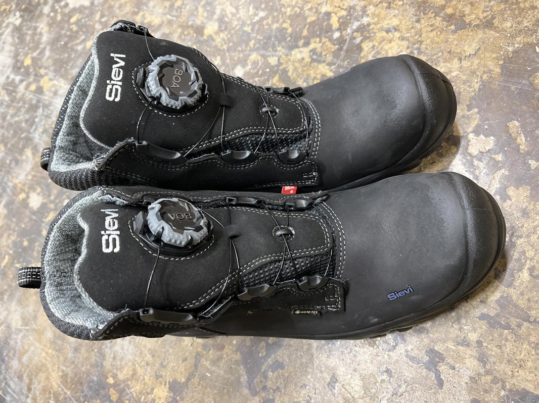 (NEW) SIEVI 52825 GT ROLLER HIGH S3 SAFETY BOOT, SIZE 44
