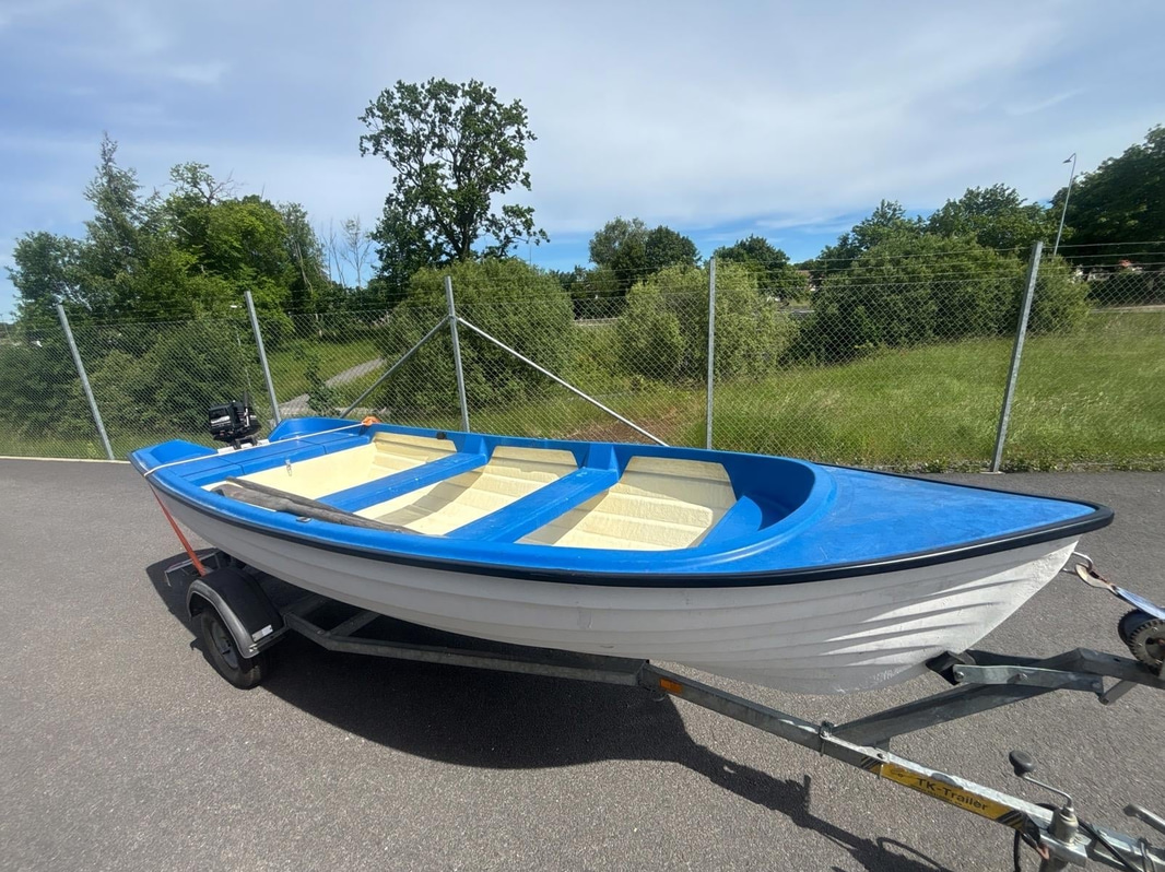 Motorbåt 4.65m med Mercury 4hk och båtkärra