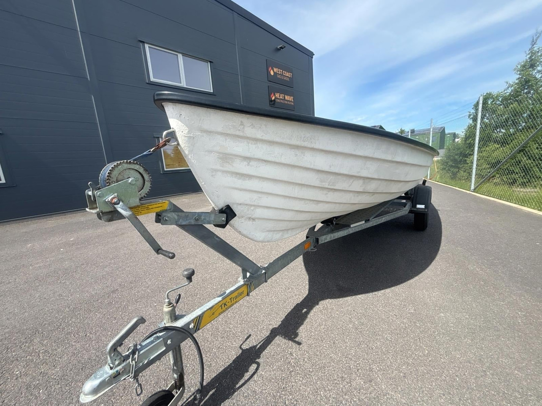 Motorbåt 4.65m med Mercury 4hk och båtkärra