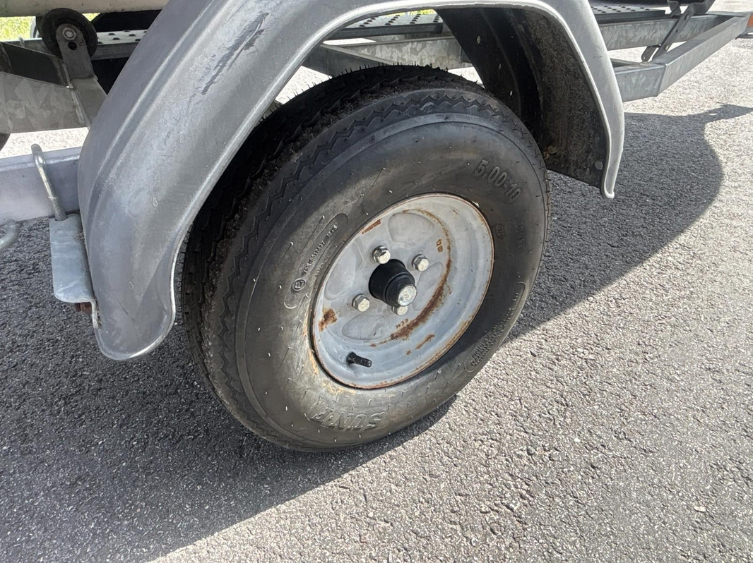 Motorbåt 4.65m med Mercury 4hk och båtkärra