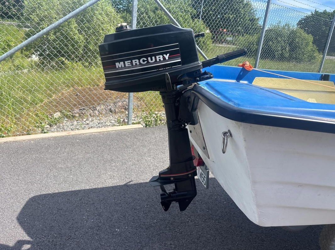 Motorbåt 4.65m med Mercury 4hk och båtkärra