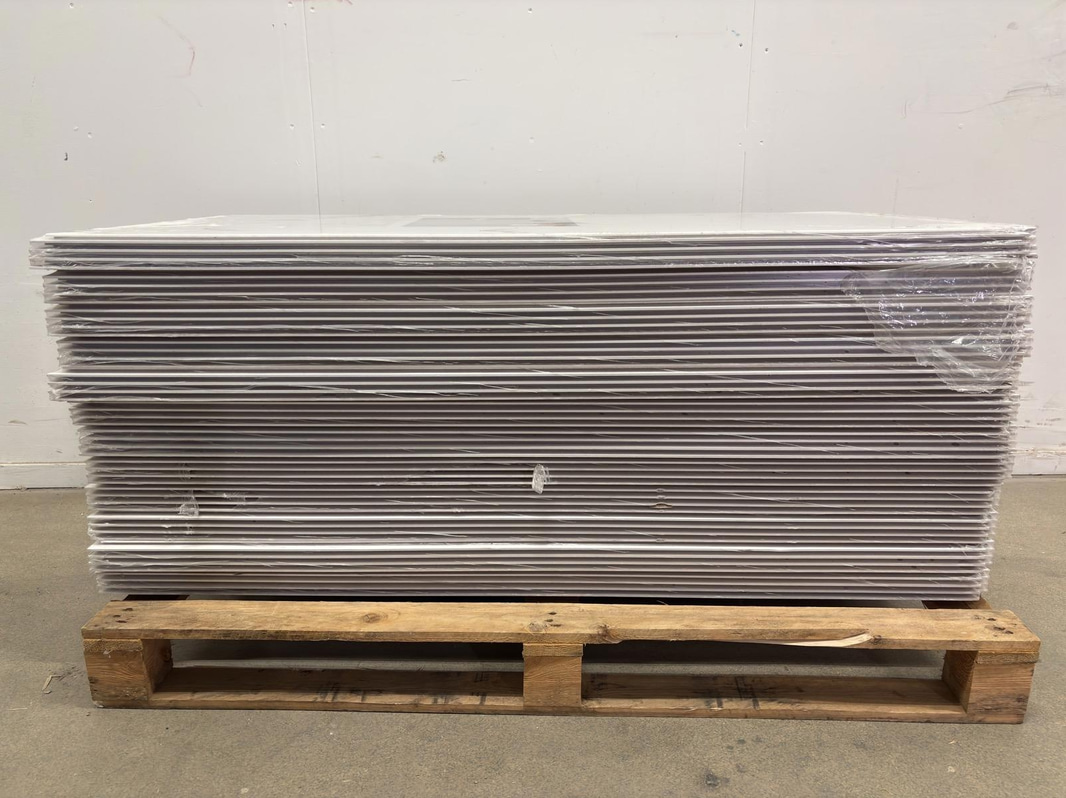 (NEW) Lot of Moelven Diskret Regina ceiling panels, 48 panels