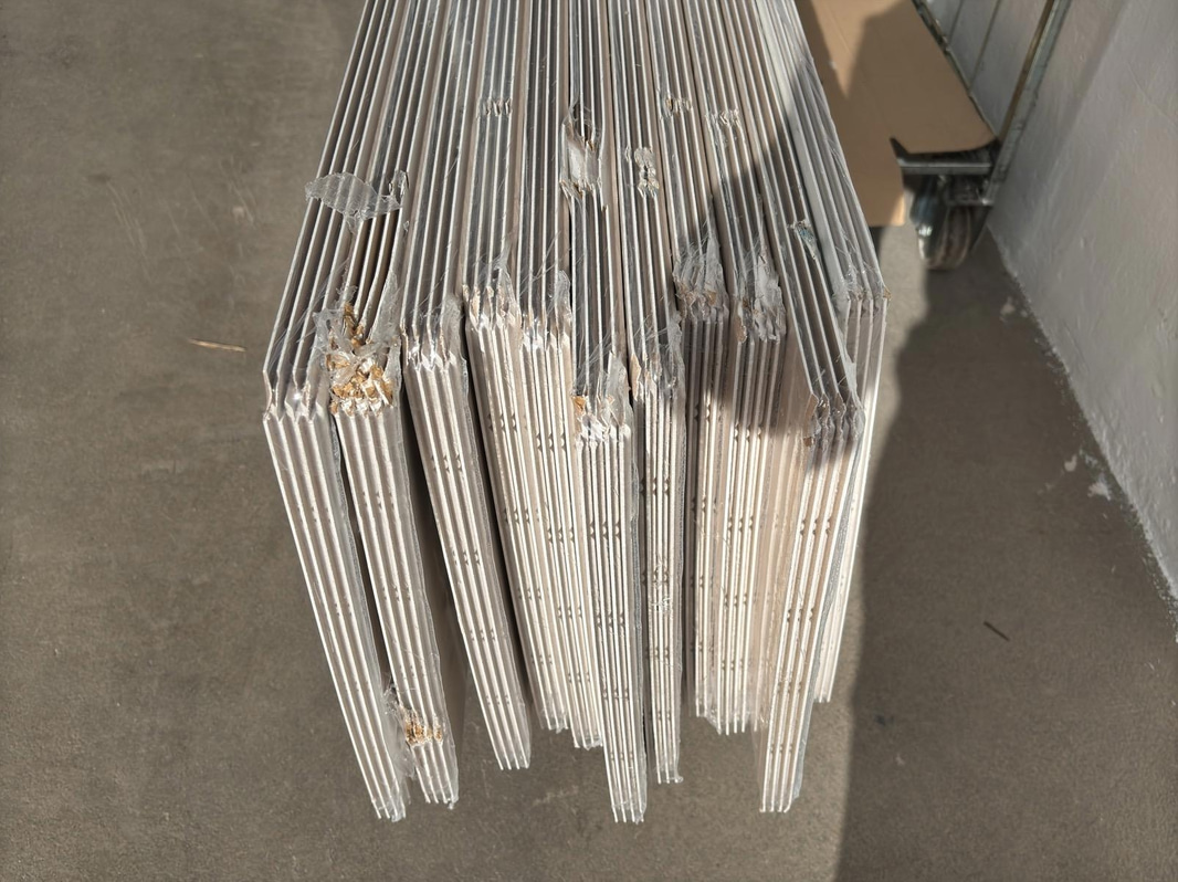 10 st. TAKPANEL MOELVEN REGINA PÄRLSPONT VIT 6X405X2435MM 37,7 M2
