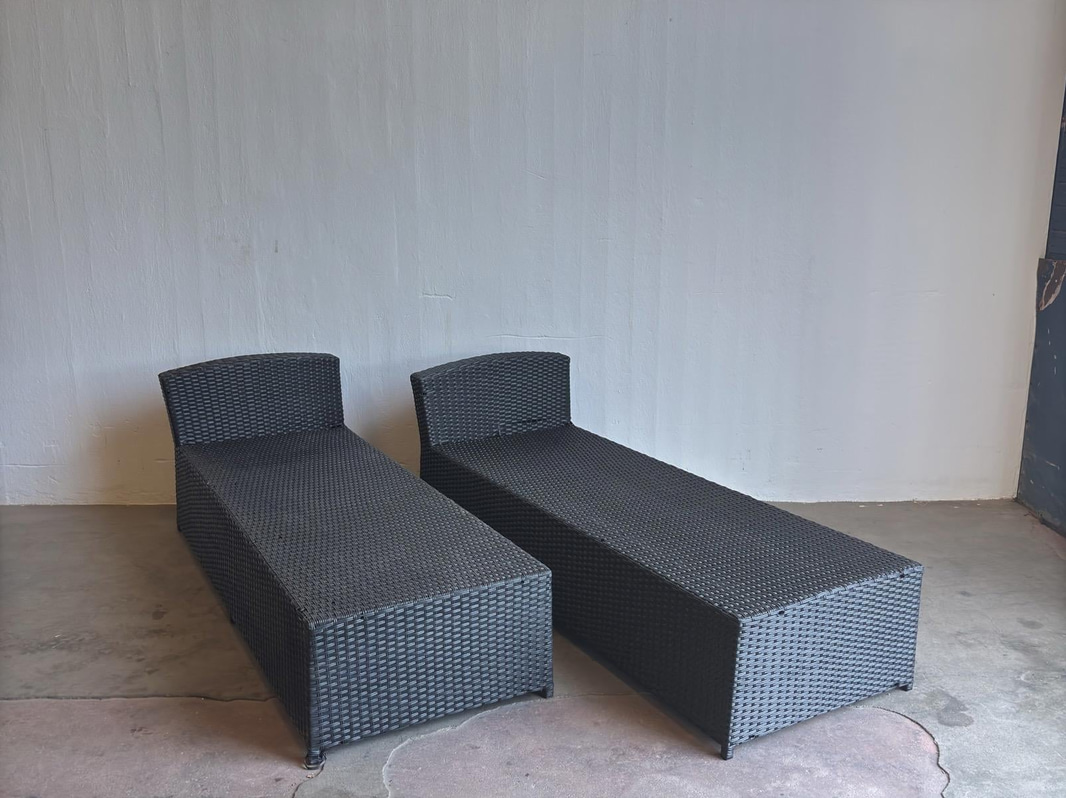 2 Sun Loungers