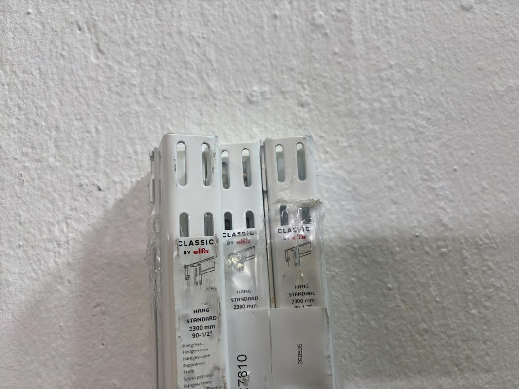 7 st. HÄNGSKENA ELFA 2300MM VIT