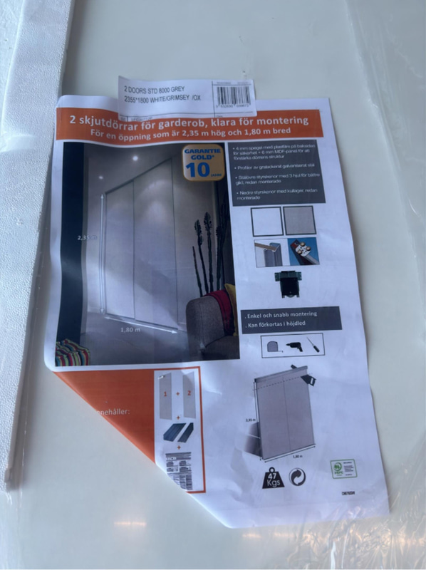 2 sliding doors