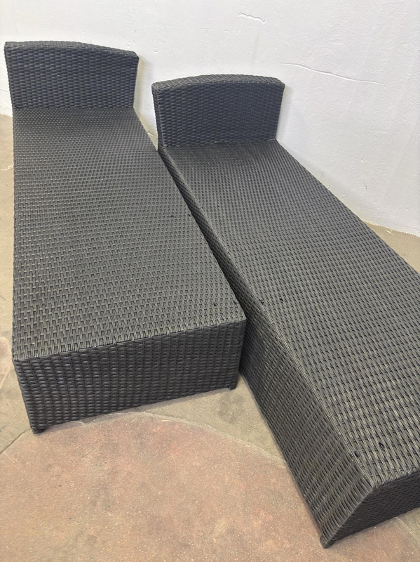 2 Sun Loungers