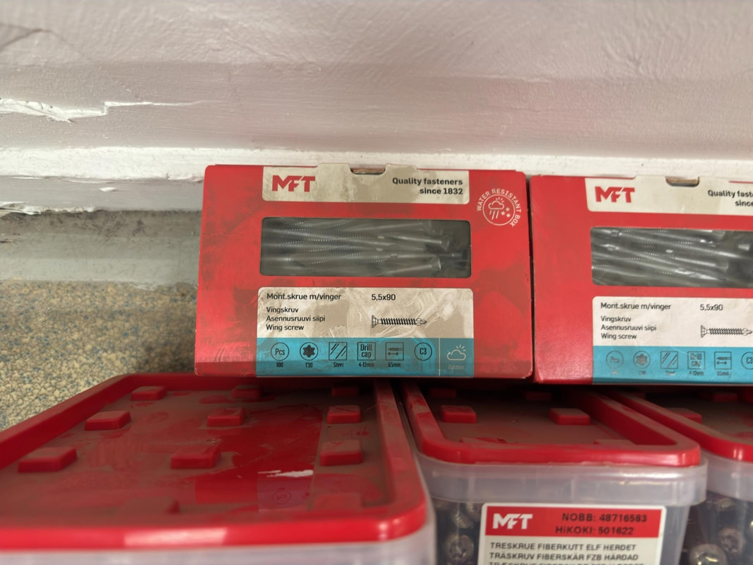 NEW) Lot of assorted screws and wall plugs in various brands and sizes