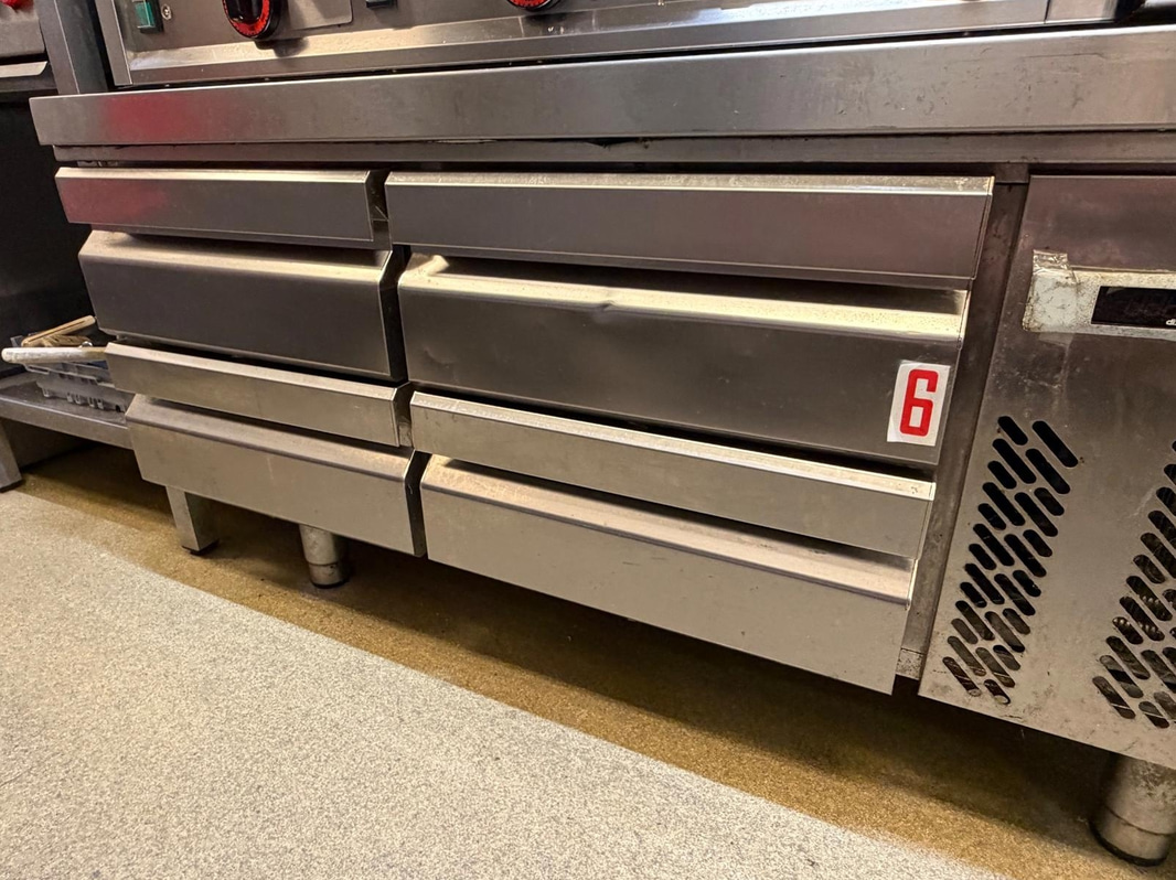 Infrico refrigerated counter, 4 drawers