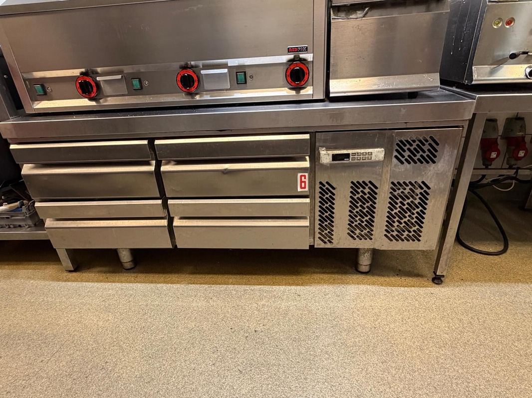 Infrico refrigerated counter, 4 drawers