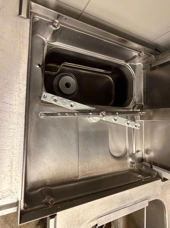 Dishwasher, Hobart ecomax 602-10, with infeed and outfeed tables