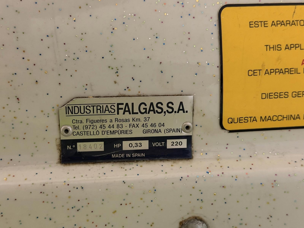 Åkattraktion Falgas, Delfin