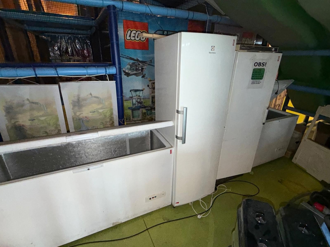 Kylskåp, frysskåp samt 2 st frysboxar, bl.a. Whirlpool/ Electrolux