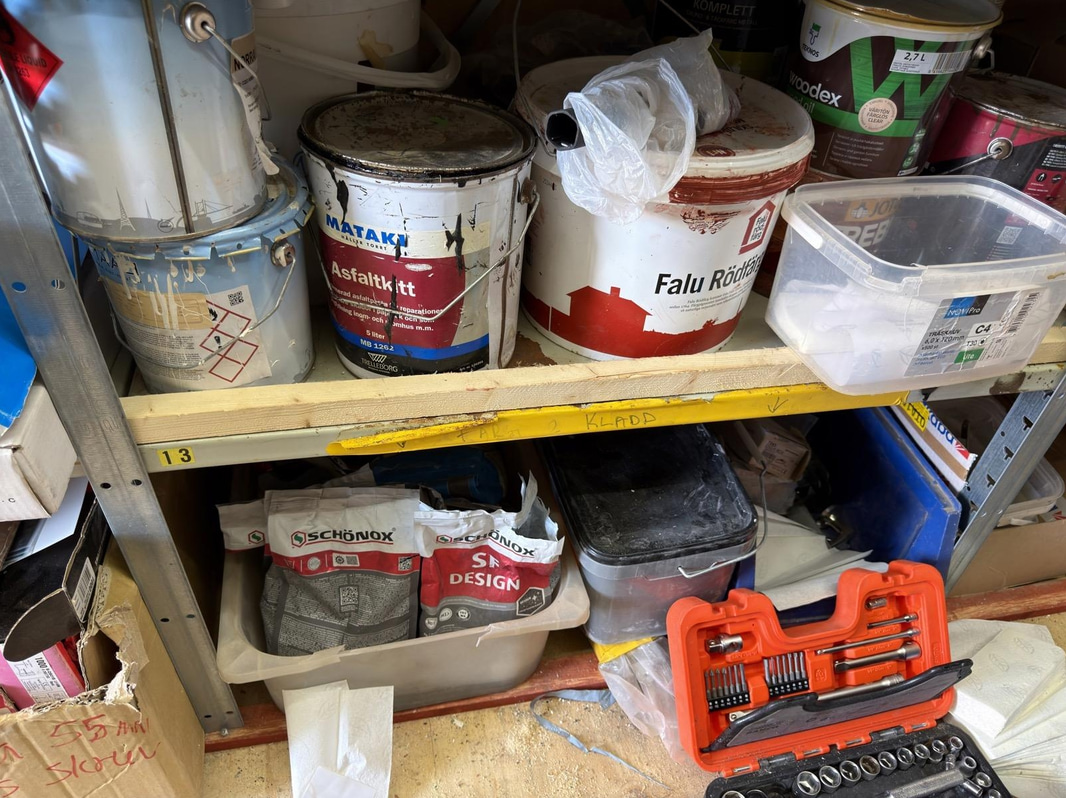 20-foot insulated container with contents