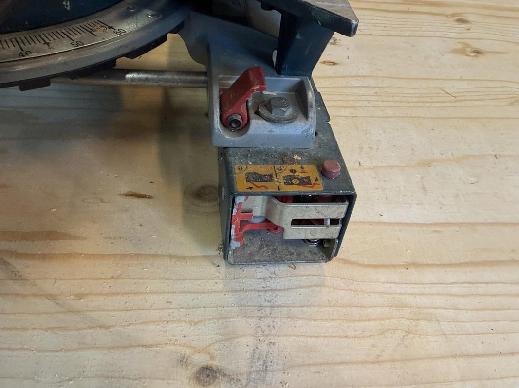 Crosscut and Mitre Saw Bosch GCM 8 SJL