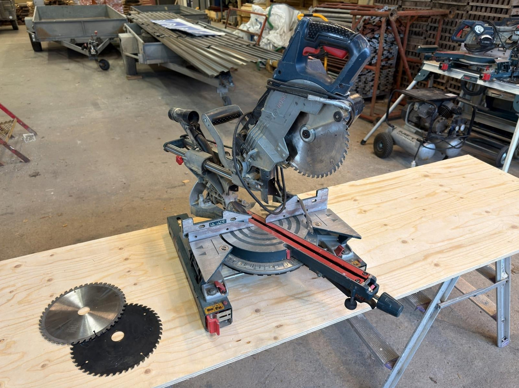 Crosscut and Mitre Saw Bosch GCM 8 SJL