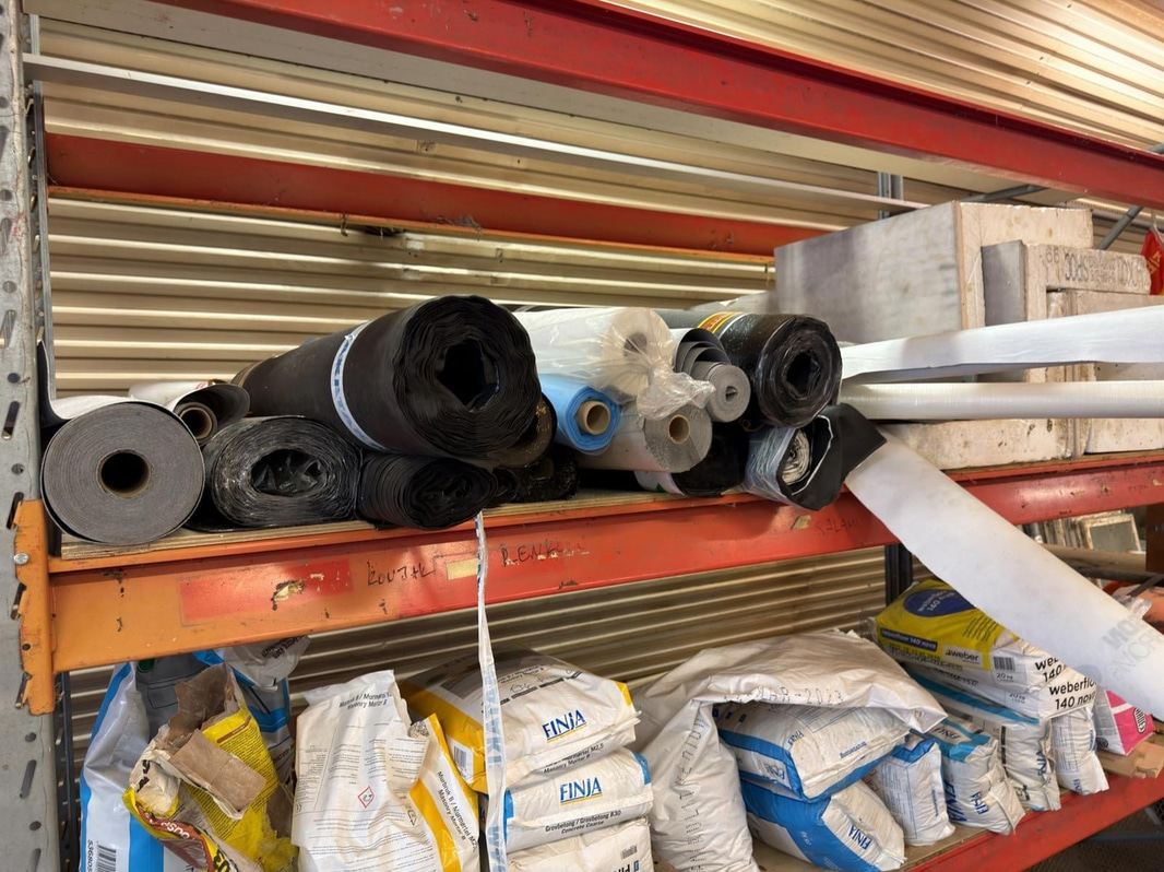 Pallställ med innehåll