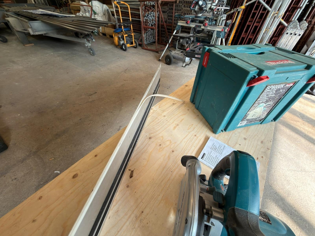Sänksåg Makita SP6000K, med styrskena