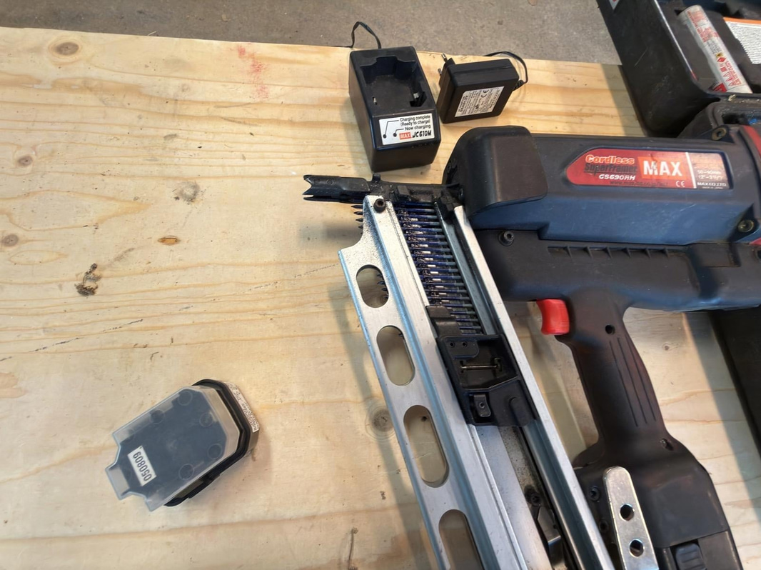 MAX GS690RH Nail Gun