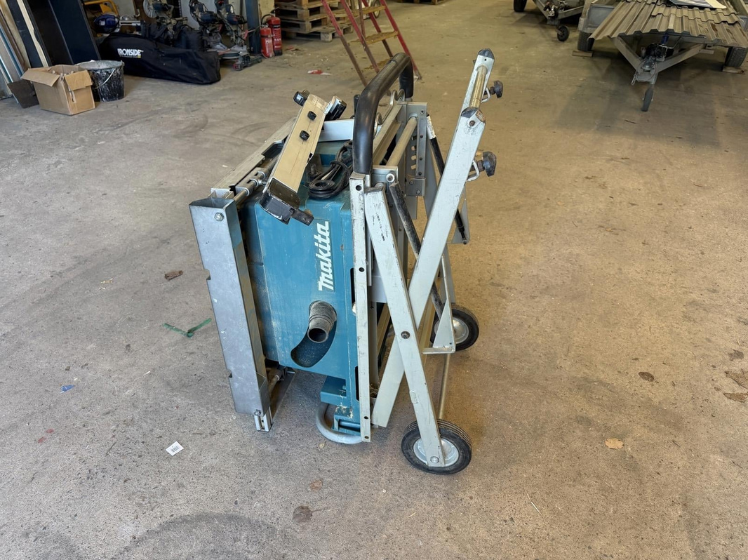 Makita 2704 Table Saw, 1650 W
